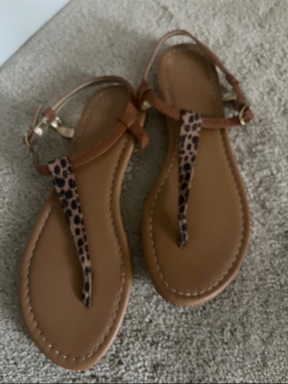 Old navy 8 Leopard T-Strap Tan Sandals